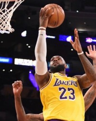  詹姆斯轰下三双数据，湖人加时险胜掘金迎连胜