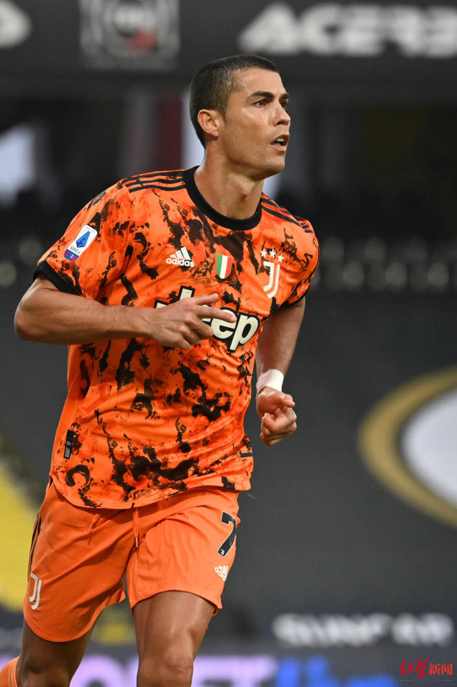 斯佩齐亚门将神勇发挥,多次扑救保住球队不败  斯佩齐亚门将神勇发挥,多次扑救保住球队不败