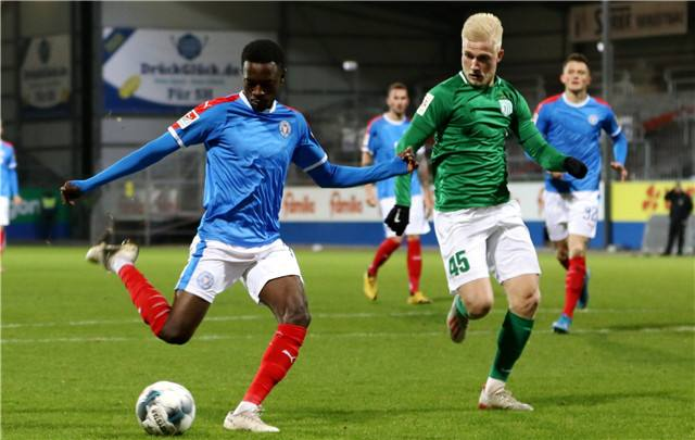 基尔高士丁防守反击典范,高效转化机会取得胜利  基尔高士丁防守反击典范,高效转化机会取得胜利