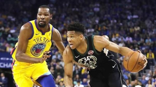 字母哥暴扣统治禁区雄鹿轻取公牛  字母哥暴扣统治禁区雄鹿轻取公牛